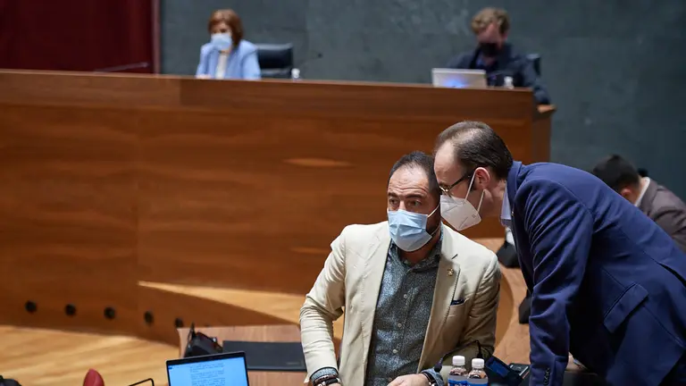 Ramón Alzorriz, portavoz del PSN, durante el Pleno del Parlamento de Navarra. MIGUEL OSÉS