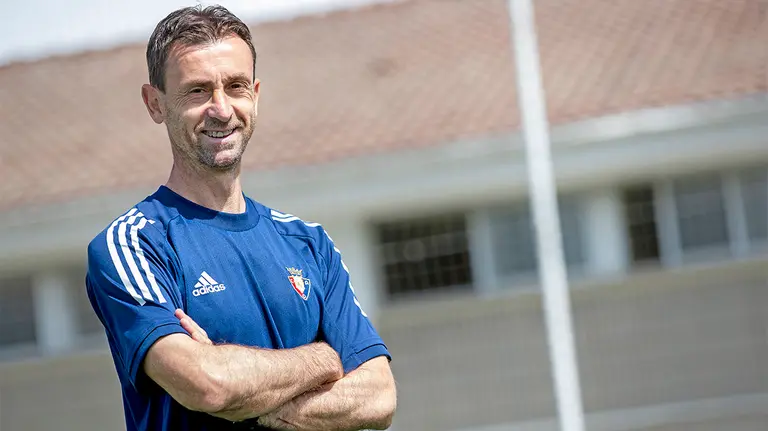 El entrenador de Osasuna Promesas, Santiago Castillejo, en Tajonar. CA Osasuna.