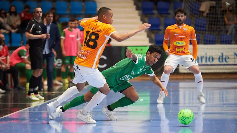 Osasuna Xota se enfrenta al Aspil Vidal en el Anaitasuna de Pamplona. PABLO LASAOSA