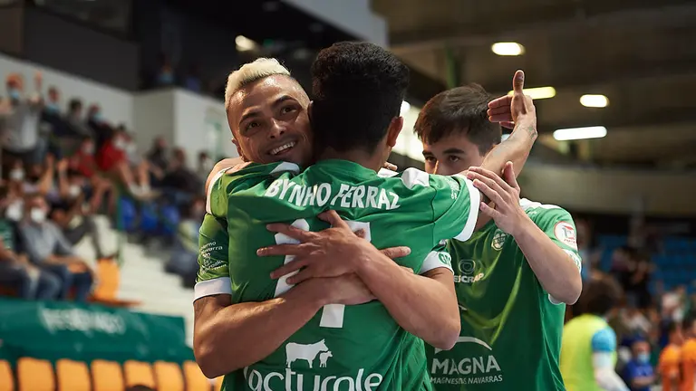 Osasuna Xota se enfrenta al Aspil Vidal en el Anaitasuna de Pamplona. PABLO LASAOSA