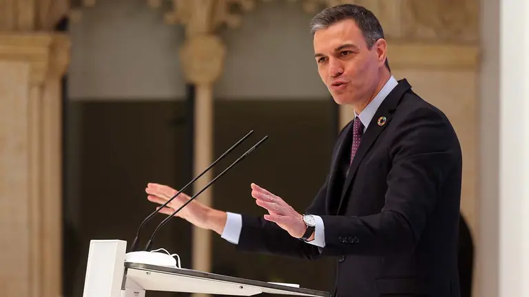 El presidente del Gobierno, Pedro Sánchez, interviene en la presentación del acto 'Haciendo de España un polo industrial del hidrógeno verde en Europa', a 24 de mayo de 2021, en Toledo, Castilla-La Mancha, (España). Este encuentro está convocado para dar a conocer una importante iniciativa inversora en España para la generación de hidrógeno renovable gracias a un acuerdo entre la corporación norteamericana Cummins y la energética española Iberdrola que se materializará en una inversión de 60 millones de euros.
24 MAYO 2021;TOLEDO;CASTILLA LA MANCHA;HIDROGENO;RENOVABLE
Isabel Infantes / Europa Press
24/5/2021