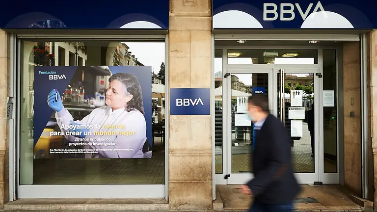 Sucurlsa bancaria del BBVA en la Plaza del Castillo de Pamplona. PABLO LASAOSA