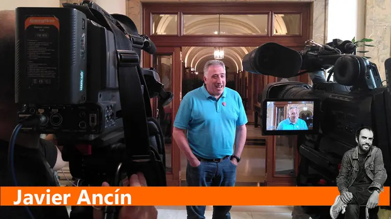 El alcalde Joseba Asirón atiende a los medios de comunicación en el Ayuntamiento de Pamplona EUROPA PRESS