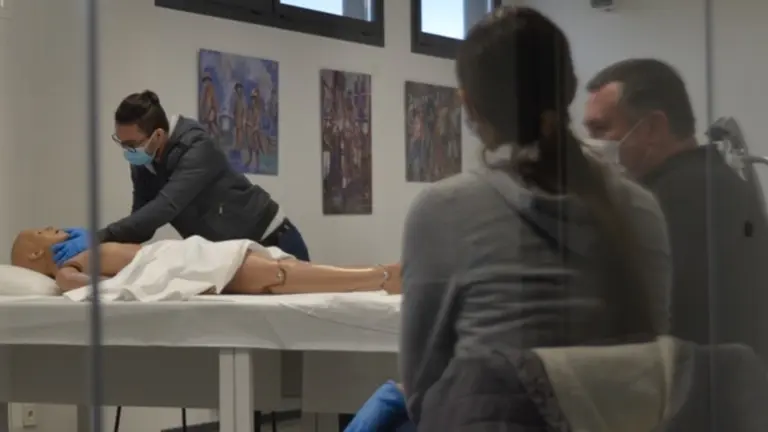 Fundación Core y CaixaBank capacitan a personas migrantes cuidadoras. CAIXABANK