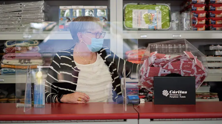 Innauguración de la Tómbola de Cáritas y comienzo de la venta de boletos. MIGUEL OSÉS