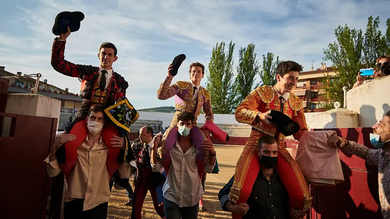 Nabil &ldquo;El Moro&rdquo;, Rub&eacute;n N&uacute;&ntilde;ez y Carlos de Mar&iacute;a participan en la novillada sin picadores celebrada en Estella. PABLO LASAOSA