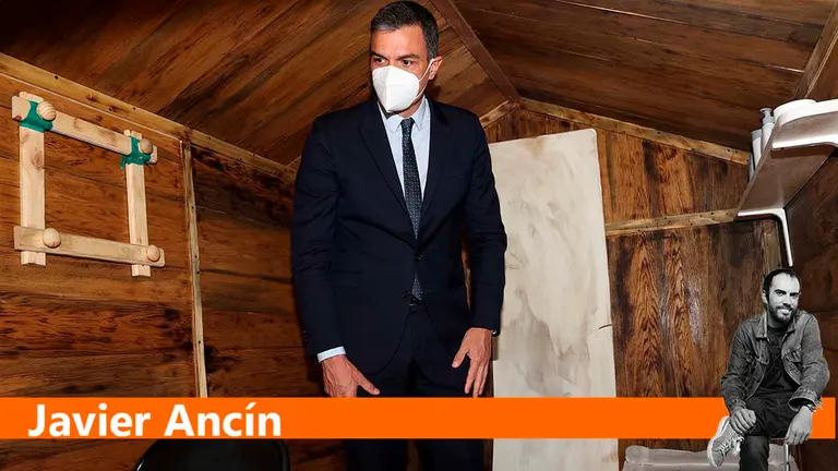 El presidente del Gobierno, Pedro Sánchez, visita este martes al Centro Memorial de Víctimas del Terrorismo, que recorre la historia del terrorismo en España desde 1960, año de la muerte de la niña Begoña Urroz en un atentado del grupo antifascista DRIL, hasta la actualidad, en el que han podido observar un elemento verdaderamente sobrecogedor, la réplica del zulo en el que ETA encerró al funcionario de prisiones José Antonio Ortega Lara durante 532 días. Adentrarse en ese espacio subterráneo de 3 metros de largo, 2,5 de ancho y 1,8 de altura transmite angustia y claustrofobia, y transporta a un época muy negra de la historia de España. EFE/ Pool Moncloa/Borja Puig De La Bellacasa