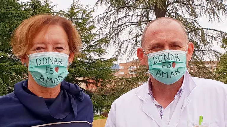 02-06-2021 Natividad Iribarren Ballent, hermana de uno de los primeros donantes de órganos de España en el año 1986, y el doctor José Roldán Ramírez, coordinador autonómico de Trasplantes de Navarra.
SOCIEDAD ESPAÑA EUROPA NAVARRA
GOBIERNO DE NAVARRA
