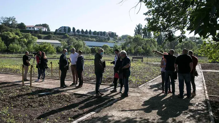 Miembros de la Comisión de Urbanismo visitan las nuevas huertas de Echavacoiz. AYUNTAMIENTO DE PAMPLONA