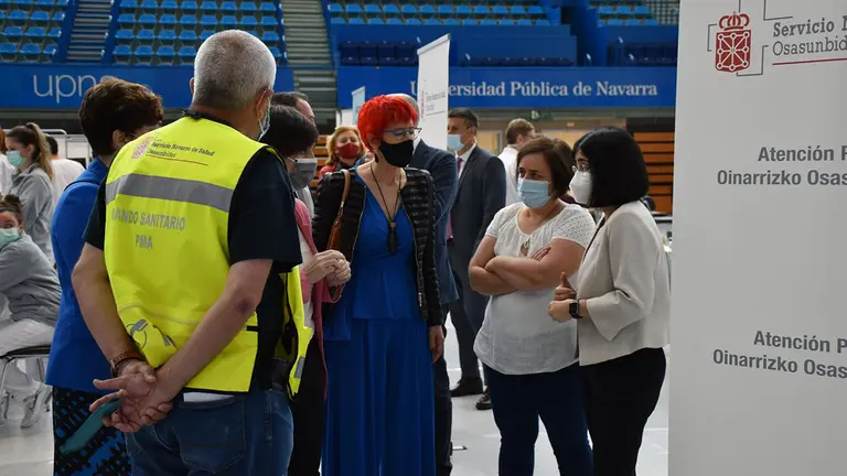 La ministra de Sanidad, Carolina Darias, ha asistido este miércoles, junto a la consejera de Salud de Navarra, Santos Induráin, a la recepción de un nuevo envío de vacunas de PfizerBioNTech cont