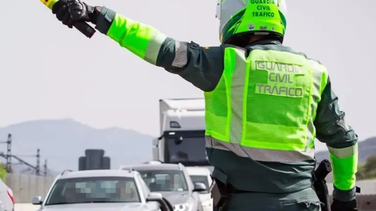 02-06-2021 Un agente de la Guardia Civil regulando el tráfico
ESPAÑA EUROPA NAVARRA SOCIEDAD
GUARDIA CIVIL
