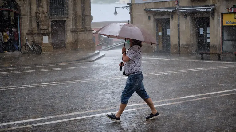 Tromba de agua en Pamplona durante la primavera de 2021. MIGUEL OSÉS