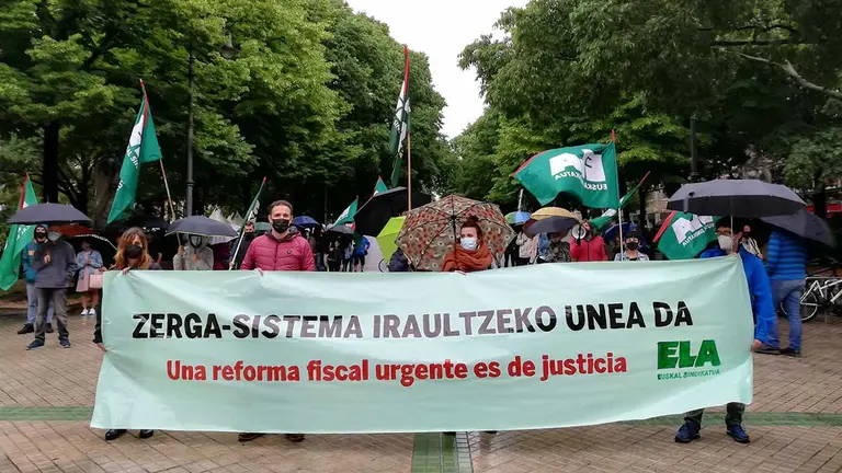 Concentración de ELA para exigir una reforma fiscal - EUROPA PRESS