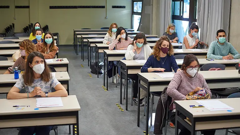 Pruebas de la fase de oposición para la provisión de 7 plazas de Médico Adjunto de Urgencias, y 34 de Pediatra (28 de EAP y 6 de Urgencias Extrahospitalarias, del Servicio Navarro de Salud). PABLO LASAOSA