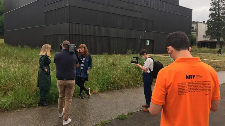 Isabel Coixet tras la celebración del taller “Filmando en Navarra con Asghar Farhadi” y "Filmando en Navarra con Oliver Laxe". ESTUDIOS MELITON