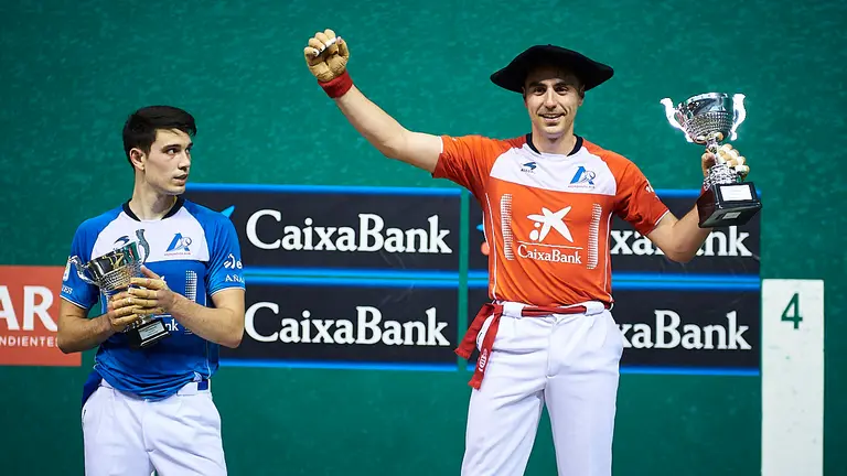 Etxeberria se enfrenta a Egiguren en la final manomanista de Segunda. PABLO LASAOSA