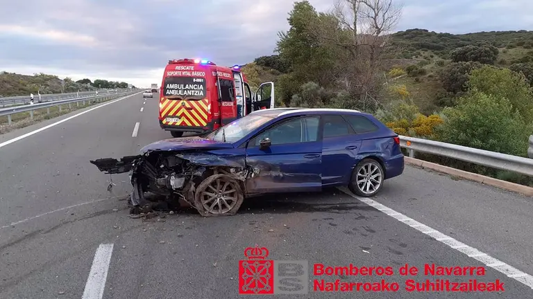 Accidente de tráfico en la AP-68. BOMBEROS DE NAVARRA
