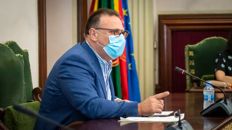 El concejal delegado de Seguridad Ciudadana, Javier Labairu, comparece ante la comisión de Presidencia del Ayuntamiento para informar sobre lo sucedido con el tema de la grúa. Ayuntamiento de Pamplona. MEGAN WALLS