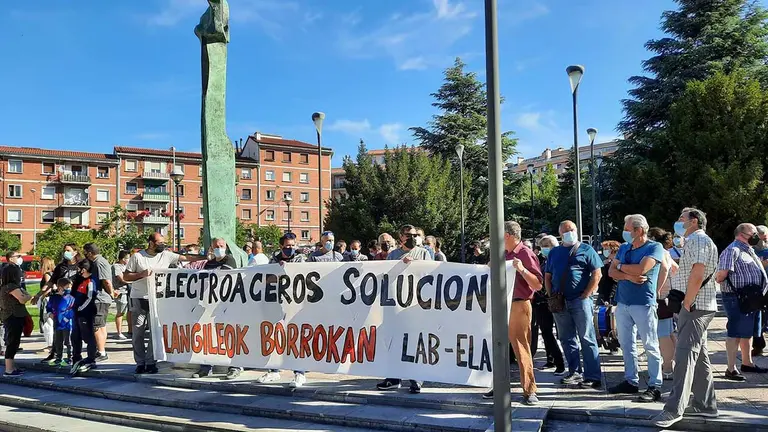 Concentración de los trabajadores de Electroaceros LAB
