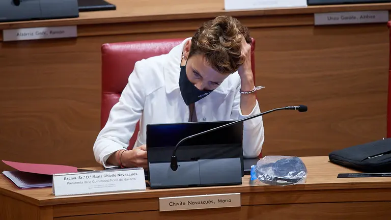 La presidenta del gobierno de Navarra, María Chivite, durante el pleno del parlamento de este jueves. MIGUEL OSÉS