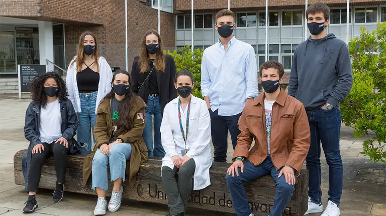 De izquierda a derecha, sentados: María Fernanda Zambrano, Beatriz Arce, Cristina Sola y Jorge Léautaud; de pie, Carmen Castillo, Naiara Artea, José Cristóbal Barrabés y Juan Saiz. UNIVERSIDAD DE NAVARRA