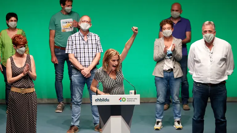 Acto de presentación de la nueva dirección de EH Bildu en Navarra. Intervienen el portavoz de la coalición en el Ayuntamiento de Pamplona, Joseba Asiron; la portavoz parlamentaria, Bakartxo Ruiz; y la nueva coordinadora de EH Bildu en Navarra, Miren Zabaleta. MIGUEL OSÉS