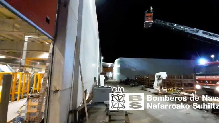 Incendio en la empresa Nano Automotive, en Tudela - BOMBEROS DE NAVARRA

Una persona ha sido traslada este domingo de madrugada al Hospital Reina Sofía de Tudela, con dificultades respiratorias, tras producirse un incendio en la empresa Nano Automotiv, ubicada en la Carretera de Corella número 5, en Tudela.

ESPAÑA EUROPA SOCIEDAD NAVARRA
BOMBEROS DE NAVARRA