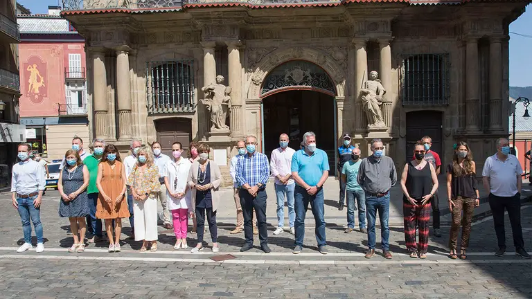 Concentración silenciosa en Pamplona en repulsa de los últimos crímenes de violencia machista. AYUNTAMIENTO DE PAMPLONA