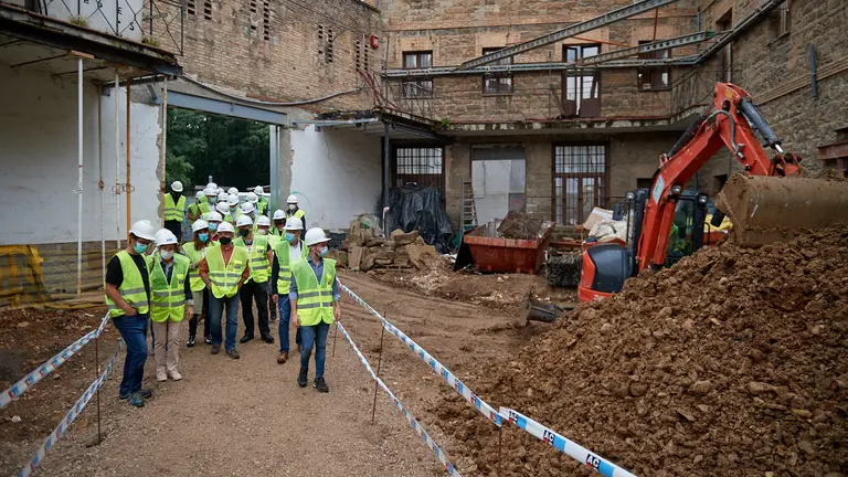Visita a las obras de reforma y adecuación de la nueva sede de la Mancomunidad de la Comarca de Pamplona en el antiguo convento de Salesas. MIGUEL OSÉS