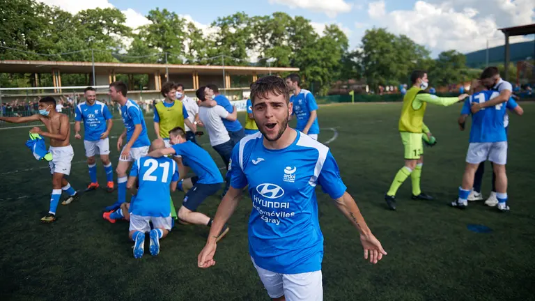 Partido de Play off de ascenso a Segunda B entre el Beti Kozkor y el Ardoi en Lekunberri. MIGUEL OSÉS