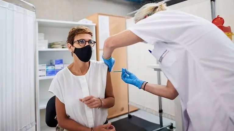 22-06-2021 La presidenta del Gobierno de Navarra, María Chivite, recibe la primera dosis de la vacuna contra el Covid-19
POLITICA ESPAÑA EUROPA NAVARRA
MARÍA CHIVITE
