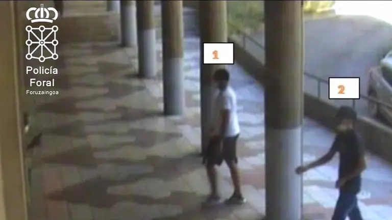 24-06-2021 Momento en que los acusados van a acceder al portal. POLICÍA FORAL