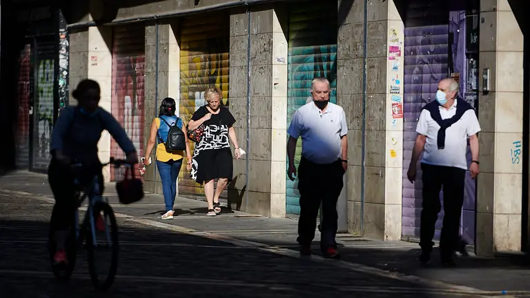 Primer día sin mascarillas obligatorias en la calle por Pamplona. PABLO LASAOSA