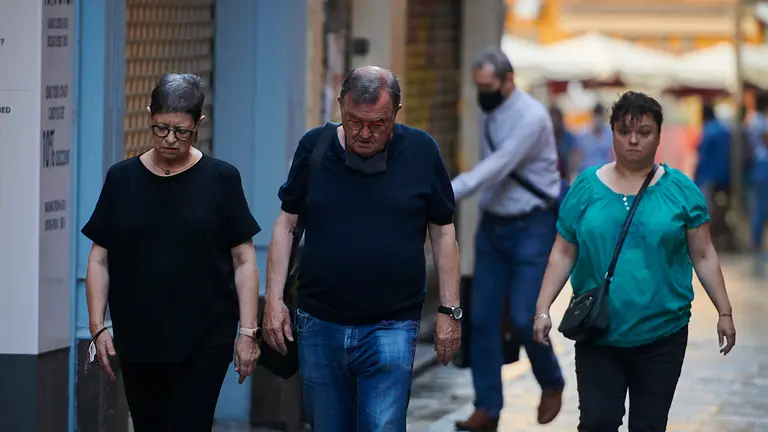 Primer día sin mascarillas obligatorias en la calle por Pamplona. PABLO LASAOSA
