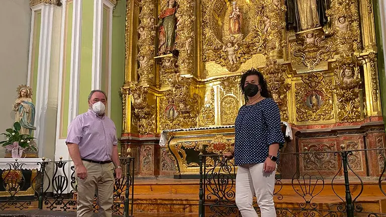 La concejal de Cultura, Ana Cirauqui, y el presidente de los Amigos del Patrimonio, Julio Zardoya. AYUNTAMIENTO DE VILLAFRANCA