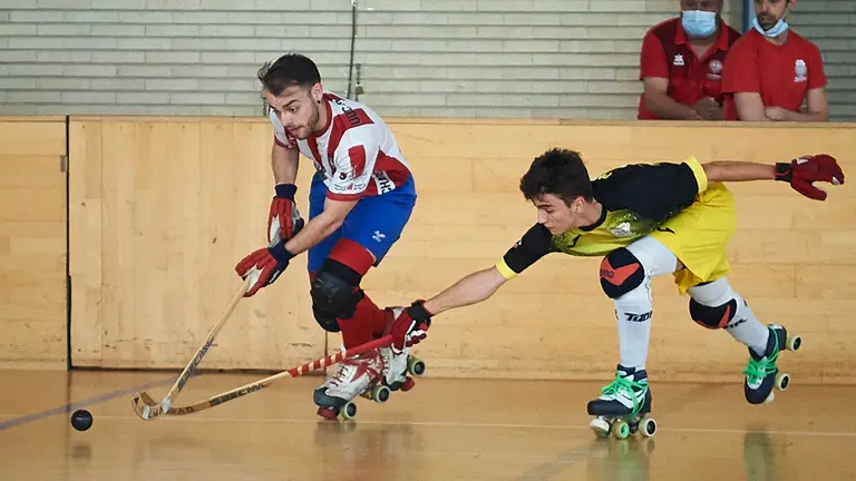 El Rochapea hockey se enfrenta al Rivas Las Lagunas en Pamplona por el ascenso a OK Liga Plata. PABLO LASAOSA