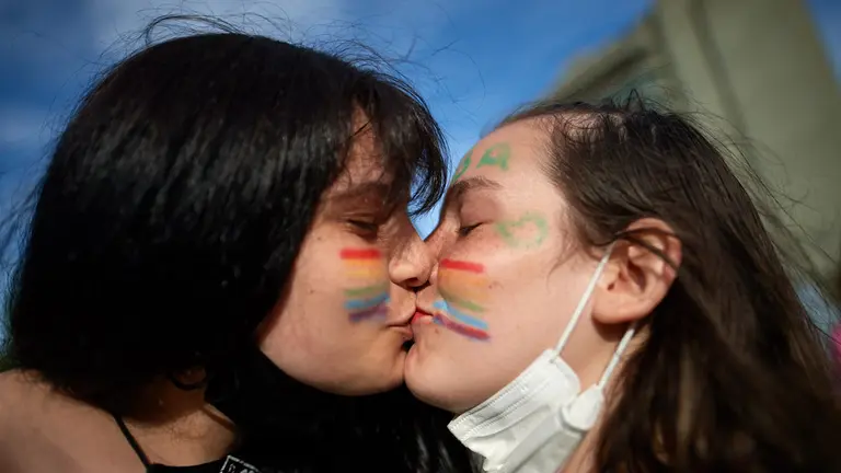 Manifestación convocada por la plataforma E28J con motivo del Día Internacional del Orgullo LGTBIQ+. MIGUEL OSÉS
