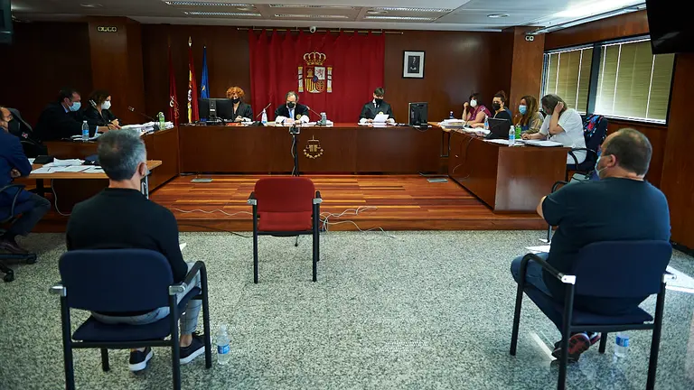 Juicio contra el exalcalde de Geroa Bai Alfonso Etxeberria y un amigo suyo informático por acceder a datos íntimos de una concejal de UPN. PABLO LASAOSA