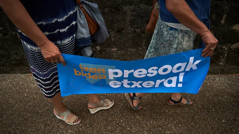 Manifestación convocada por Sare para pedir "la vuelta a casa de presos y exiliados”. PABLO LASAOSA