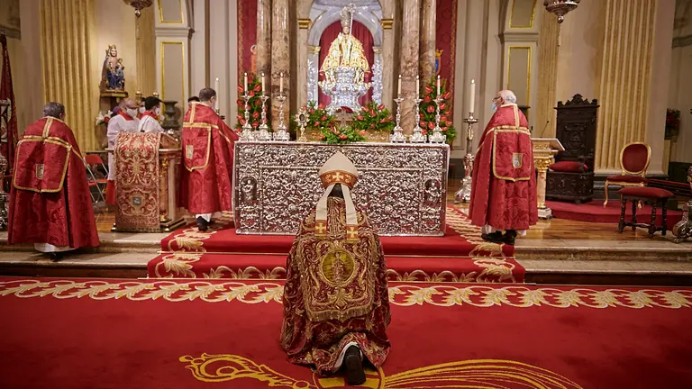 Solemnes Vísperas de San Fermín presididas por el arzobispo de Pamplona en las no fiestas de 2021. PABLO LASAOSA