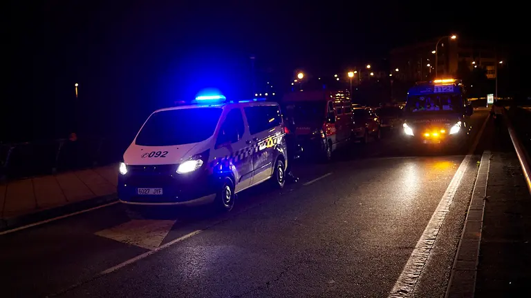 Policía Municipal, Policía Foral y Policía Nacional intervienen en una rave en el puente de Aranzadi donde había más de 600 personas. PABLO LASAOSA