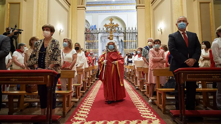 Misa solemne en honor a San Fermín presidida por el arzobispo de Pamplona, Francisco Pérez. PABLO LASAOSA