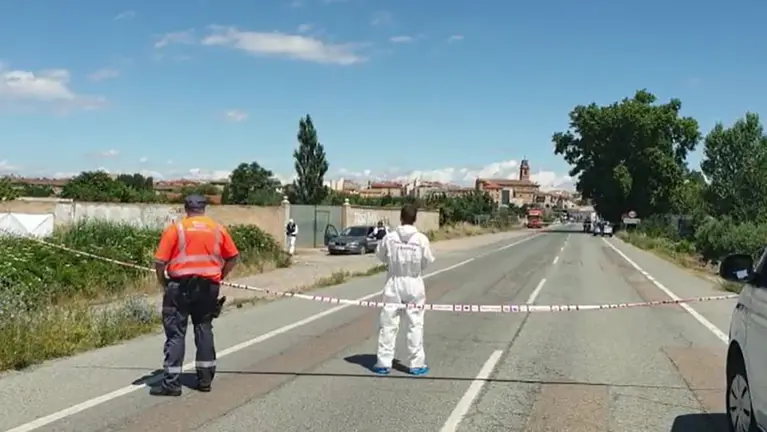 La Policía investiga el vehículo en el que se encontró a la mujer asesinada en Murchante. POLICÍA FORAL