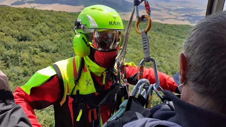 Rescatado un hombre de 74 años indispuesto y con un golpe en la cabeza en el monte Mendurro, en Navaz. BOMBEROS DE NAVARRA