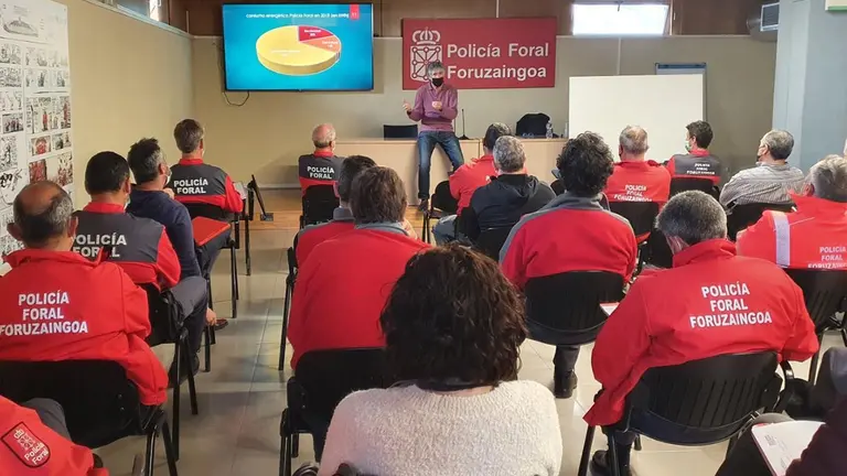 Agentes de la Policía Foral reciben formación para reducir la huella de carbono. POLICÍA FORAL