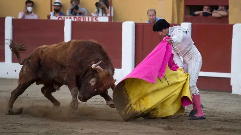 Corrida de toros en Francia de Casta Navarra de la ganadería de Miguel Reta. SERGIO COLÁS