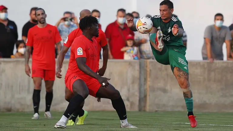 Partido entre Huesca y Osasuna, primer amistoso de la temporada, disputado en Ribaforada. CA OSASUNA (3)