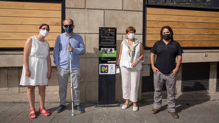 Presentación del nuevo punto de información sobre la ruta gastronómica del Camino de Santiago a su paso por Pamplona y adaptada para personas con discapacidad. AYUNTAMIENTO DE PAMPLONA