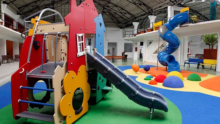 Área de juegos infantiles de la antigua estación de autobuses de Pamplona. AYUNTAMIENTO DE PAMPLONA