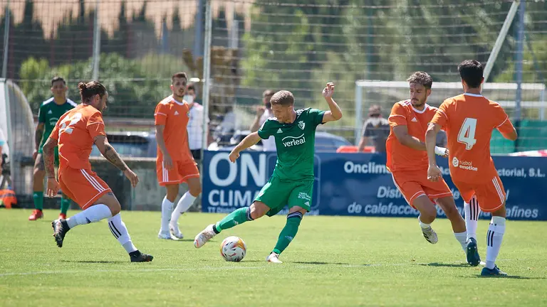 Partido de pretemporada en las instalaciones de Tajonar entre Osasuna y Burgos. MIGUEL OSÉS